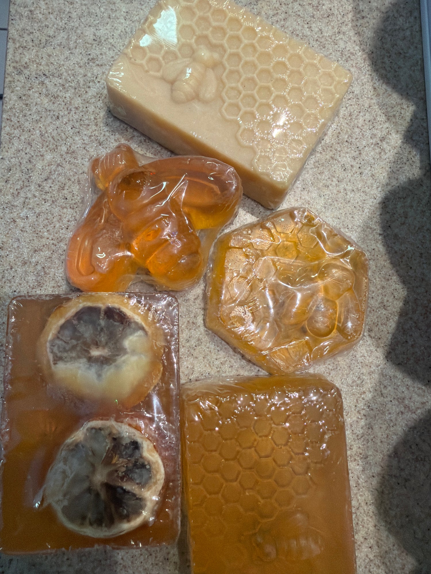 SUDS BY SALEM’s Royal “BEE” Collection